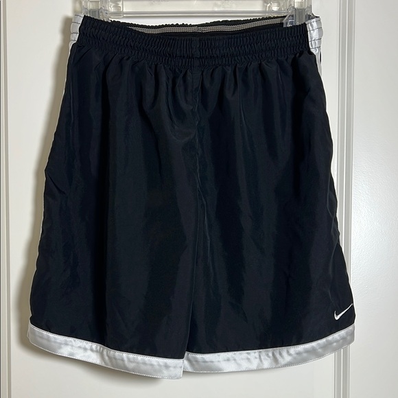 Nike Other - Nike Youth Black and White Athletic Basketball Shorts Boy Large (14-16)